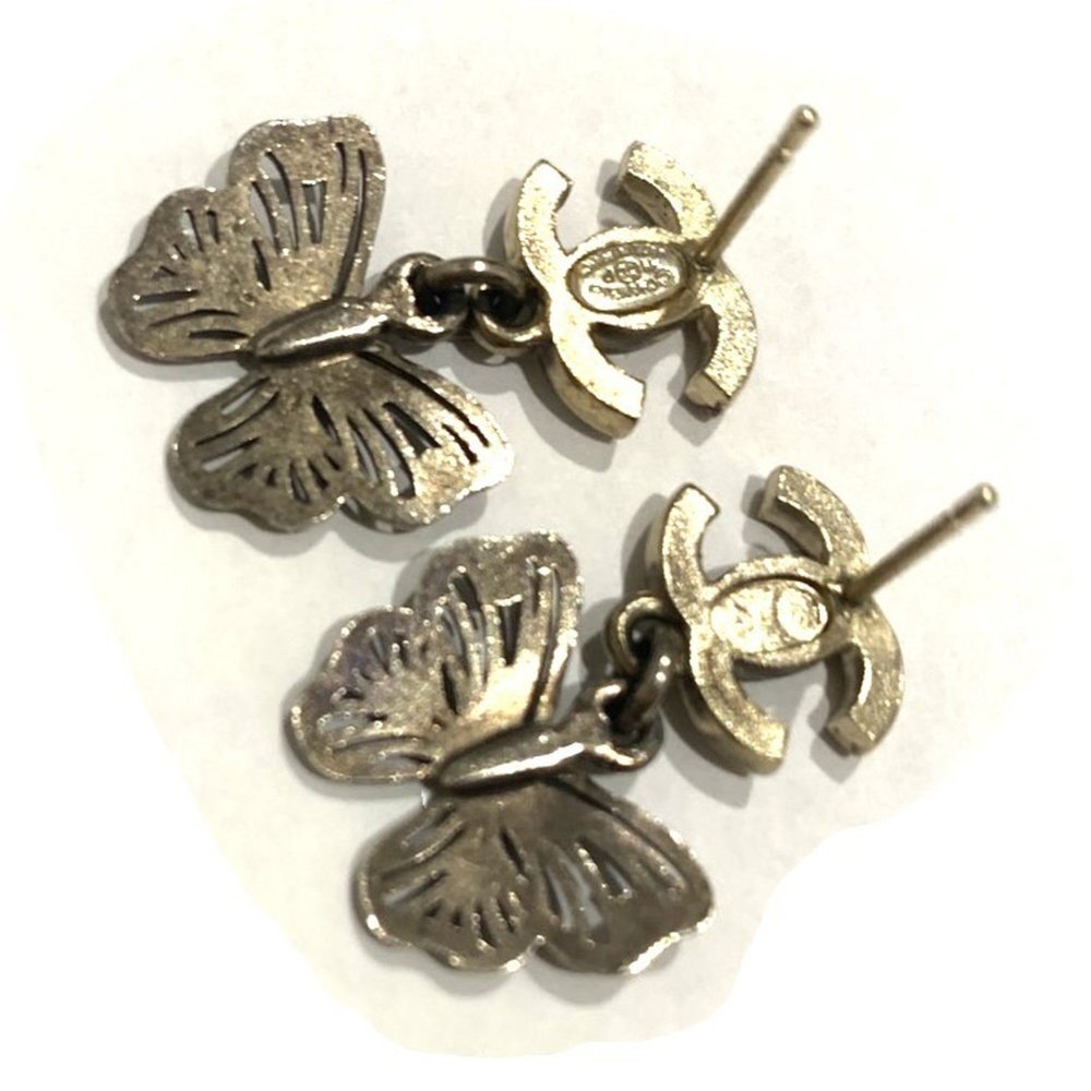 CHANEL Authentic Logo Earrings - Picture 6 of 6